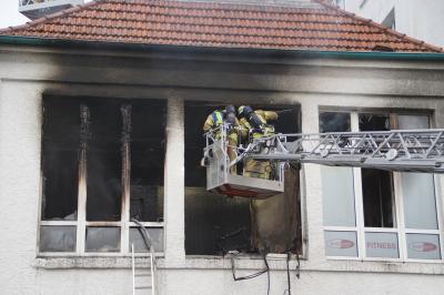 Albstadt-Ebingen: Brand im Fitnessstudio fordert 1 Toten, 2 Schwerverletzte und ueber 20 Betroffene Personen 